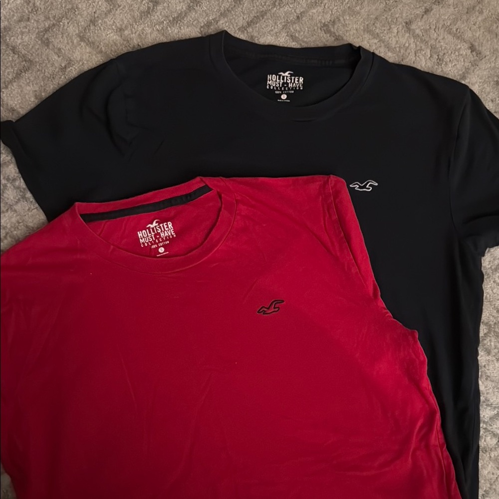 Hollister Black and Red Short Sleeve Tees